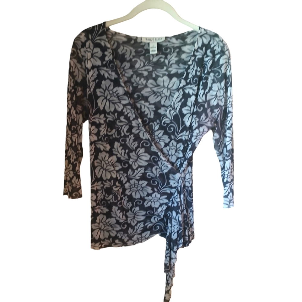 White House Black Market Black And White Floral Wrap Top Size L